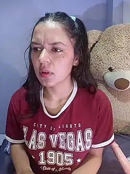 Snapshot of Danni_shy chatting on 01-24-25, 04:17 Danni shy online show from 01-24-25, 04:17