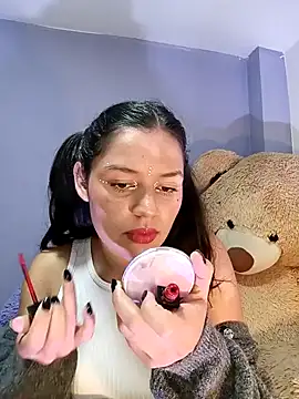 Snapshot of Danni_shy chatting on 01-26-25, 05:44 Danni shy online show from 01-26-25, 05:44
