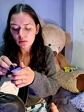 Snapshot of Danni_shy chatting on 01-28-25, 02:11 Danni shy online show from 01-28-25, 02:11