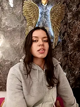 Snapshot of Danni_shy chatting on 02-17-25, 02:48 Danni shy online show from 02-17-25, 02:48