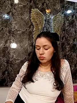 Snapshot of Danni_shy chatting on 02-18-25, 04:48 Danni shy online show from 02-18-25, 04:48