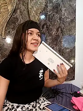 Snapshot of Danni_shy chatting on 02-23-25, 03:29 Danni shy online show from 02-23-25, 03:29