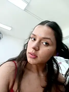 Snapshot of Danni_shy chatting on 03-14-25, 05:13 Danni shy online show from 03-14-25, 05:13