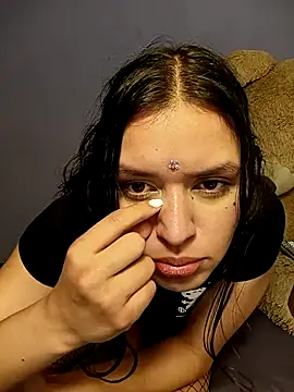 Snapshot of Danni_shy chatting on 03-14-25, 11:32 Danni shy online show from 03-14-25, 11:32