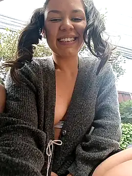 Snapshot of Danni_shy chatting on 03-22-25, 03:09 Danni shy online show from 03-22-25, 03:09