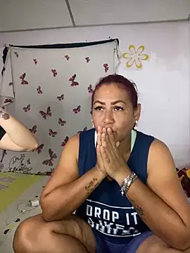 Snapshot of Abigail_BigTits chatting on 01-05-25, 03:11 Abigail BigTits online show from 01-05-25, 03:11