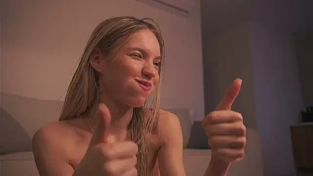 Snapshot of alittlestarrr chatting on 01-25-25, 07:28 alittlestarrr online show from 01-25-25, 07:28