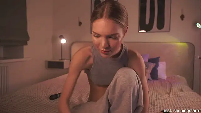 Snapshot of alittlestarrr chatting on 02-22-25, 12:16 alittlestarrr online show from 02-22-25, 12:16