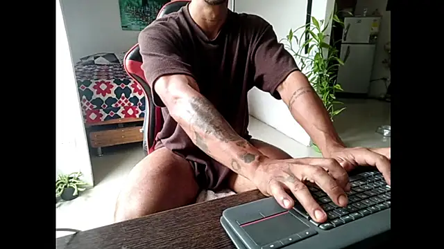 Snapshot of Adam_Valenciia chatting on 06-15-26, 04:42 Adam Valenciia online show from 06-15-26, 04:42