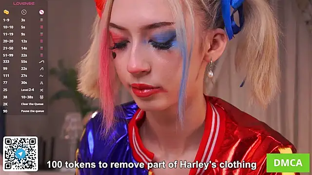 DaisyHearl online show from 10-31-25, 04:19