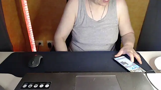 Snapshot of Sweet_Phoenix chatting on 05-26-26, 08:32 Sweet Phoenix online show from 05-26-26, 08:32