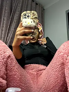 Snapshot of Thando04 chatting on 11-21-25, 05:55 Thando04 online show from 11-21-25, 05:55