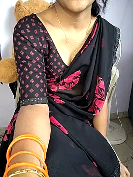 lovelygirl4567 online show from 11-12-25, 04:46