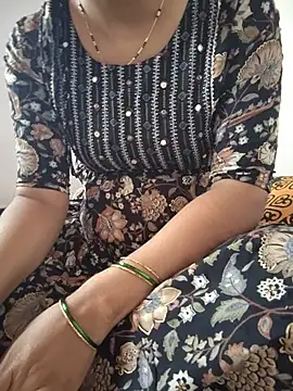 lovelygirl4567 online show from 06-18-26, 05:30