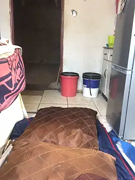 Snapshot of MKbesxxx chatting on 12-20-25, 04:19 MKbesxxx online show from 12-20-25, 04:19