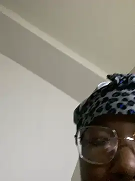 Snapshot of DamnBubbles chatting on 01-16-25, 10:34 DamnBubbles online show from 01-16-25, 10:34