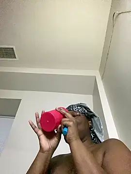 Snapshot of DamnBubbles chatting on 01-17-25, 06:36 DamnBubbles online show from 01-17-25, 06:36