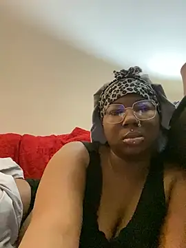 Snapshot of DamnBubbles chatting on 01-25-25, 08:10 DamnBubbles online show from 01-25-25, 08:10