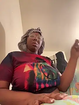 Snapshot of DamnBubbles chatting on 02-06-25, 12:22 DamnBubbles online show from 02-06-25, 12:22