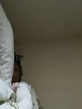 Snapshot of DamnBubbles chatting on 02-07-25, 12:28 DamnBubbles online show from 02-07-25, 12:28