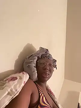 Snapshot of DamnBubbles chatting on 02-08-25, 04:36 DamnBubbles online show from 02-08-25, 04:36