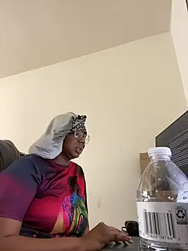 Snapshot of DamnBubbles chatting on 02-10-25, 06:13 DamnBubbles online show from 02-10-25, 06:13