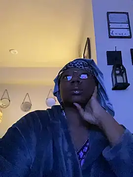 Snapshot of DamnBubbles chatting on 03-17-25, 11:43 DamnBubbles online show from 03-17-25, 11:43