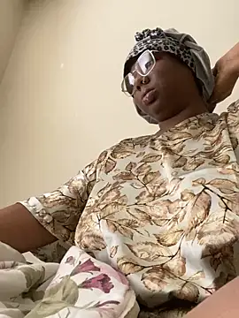 Snapshot of DamnBubbles chatting on 03-19-25, 06:23 DamnBubbles online show from 03-19-25, 06:23