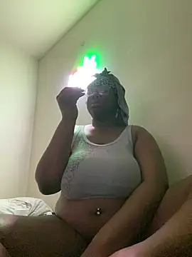 Snapshot of DamnBubbles chatting on 02-10-26, 03:32 DamnBubbles online show from 02-10-26, 03:32