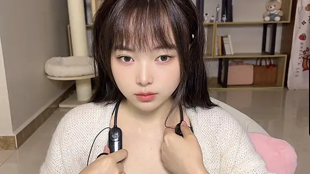 Chenjing0 online show from 10-09-25, 02:42