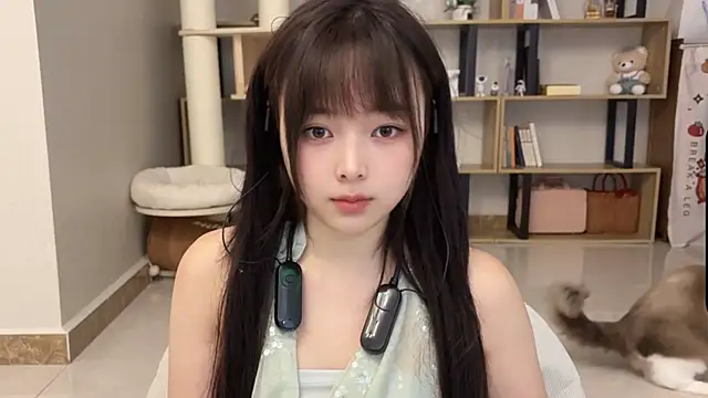 Chenjing0 online show from 10-11-25, 03:17