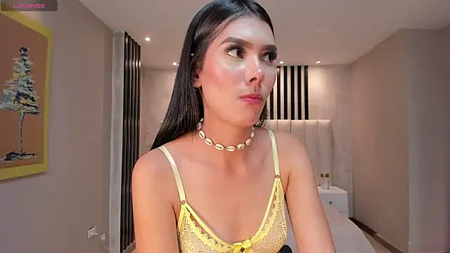 NiaSalvatore online show from 02-27-25, 10:31