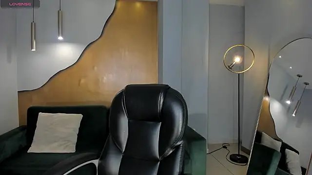 NiaSalvatore online show from 02-05-26, 03:22