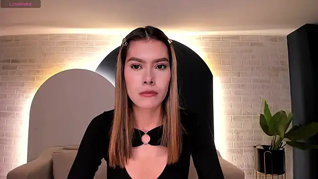 NiaSalvatore online show from 06-06-26, 06:45