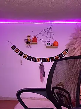 ariadna cooper online show from 10-10-25, 04:11