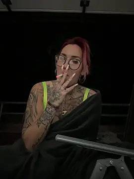 Snapshot of Mia-Fuchs chatting on 01-04-25, 06:51 Mia-Fuchs online show from 01-04-25, 06:51