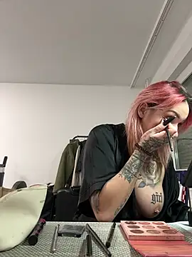 Snapshot of Mia-Fuchs chatting on 03-08-25, 01:06 Mia-Fuchs online show from 03-08-25, 01:06