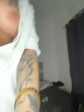 Snapshot of Mia-Fuchs chatting on 03-15-25, 06:54 Mia-Fuchs online show from 03-15-25, 06:54