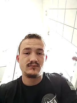 Snapshot of frankthefuck69 chatting on 02-01-26, 12:37 frankthefuck69 online show from 02-01-26, 12:37