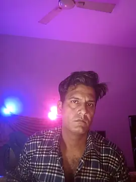 Snapshot of MAGNETICDADDY8 chatting on 03-12-25, 09:03 MAGNETICDADDY8 online show from 03-12-25, 09:03