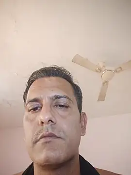 Snapshot of MAGNETICDADDY8 chatting on 10-17-25, 10:18 MAGNETICDADDY8 online show from 10-17-25, 10:18