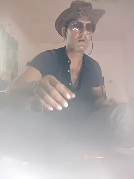 Snapshot of MAGNETICDADDY8 chatting on 10-22-25, 08:36 MAGNETICDADDY8 online show from 10-22-25, 08:36