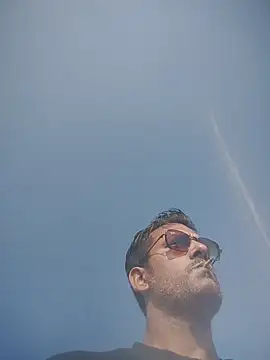 Snapshot of MAGNETICDADDY8 chatting on 10-29-25, 04:15 MAGNETICDADDY8 online show from 10-29-25, 04:15