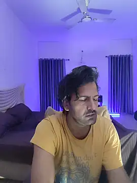 Snapshot of MAGNETICDADDY8 chatting on 03-25-26, 04:46 MAGNETICDADDY8 online show from 03-25-26, 04:46