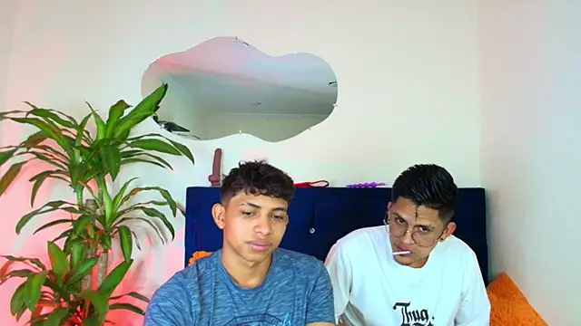 twinkmilk  online show from 01-23-25, 07:29