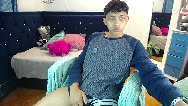 twinkmilk  online show from 03-18-25, 09:21