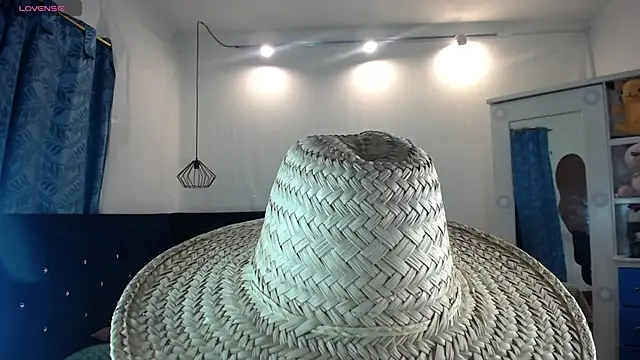 twinkmilk  online show from 03-21-25, 01:01