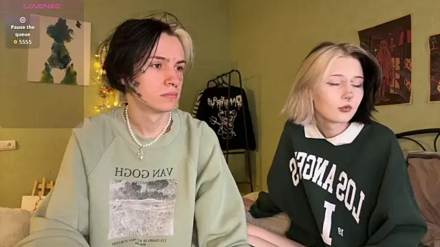 Snapshot of VeryRare_TwinS chatting on 10-23-25, 10:08 VeryRare TwinS online show from 10-23-25, 10:08