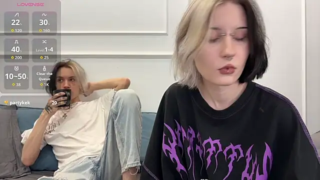 Snapshot of VeryRare_TwinS chatting on 12-19-25, 04:41 VeryRare TwinS online show from 12-19-25, 04:41