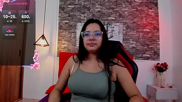 Snapshot of Emily_sc chatting on 01-14-25, 05:01 Emily sc online show from 01-14-25, 05:01